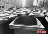 北京小區(qū)物業(yè)垃圾桶堵門，以新?lián)Q舊是好事，掃尾工作也要落實