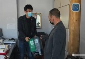 南長山街道發(fā)放分類垃圾桶，引領(lǐng)垃圾分類新風(fēng)尚