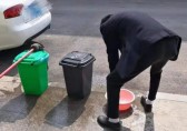 2月，給全村的垃圾桶來個大掃除
