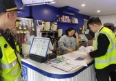 推動(dòng)垃圾分類落地！社區(qū)開(kāi)展店鋪垃圾分類檢查