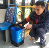 公交车分类垃圾箱来了，青岛垃圾分类步入新台阶