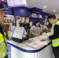 推动垃圾分类落地！社区开展店铺垃圾分类检查