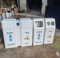 小桶大愛:三色雙分垃圾桶上的文明印記